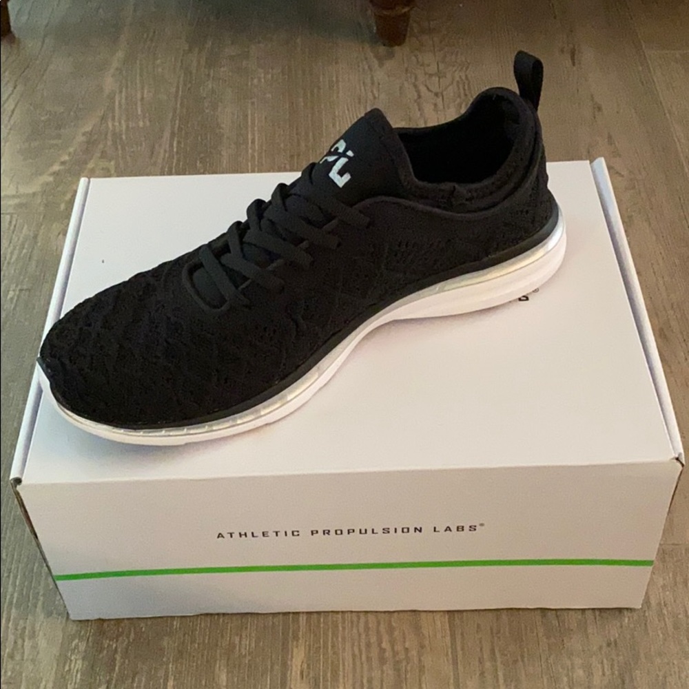 APL TechLoom Phantom Sneaker Black/Silver 8.5 NIB